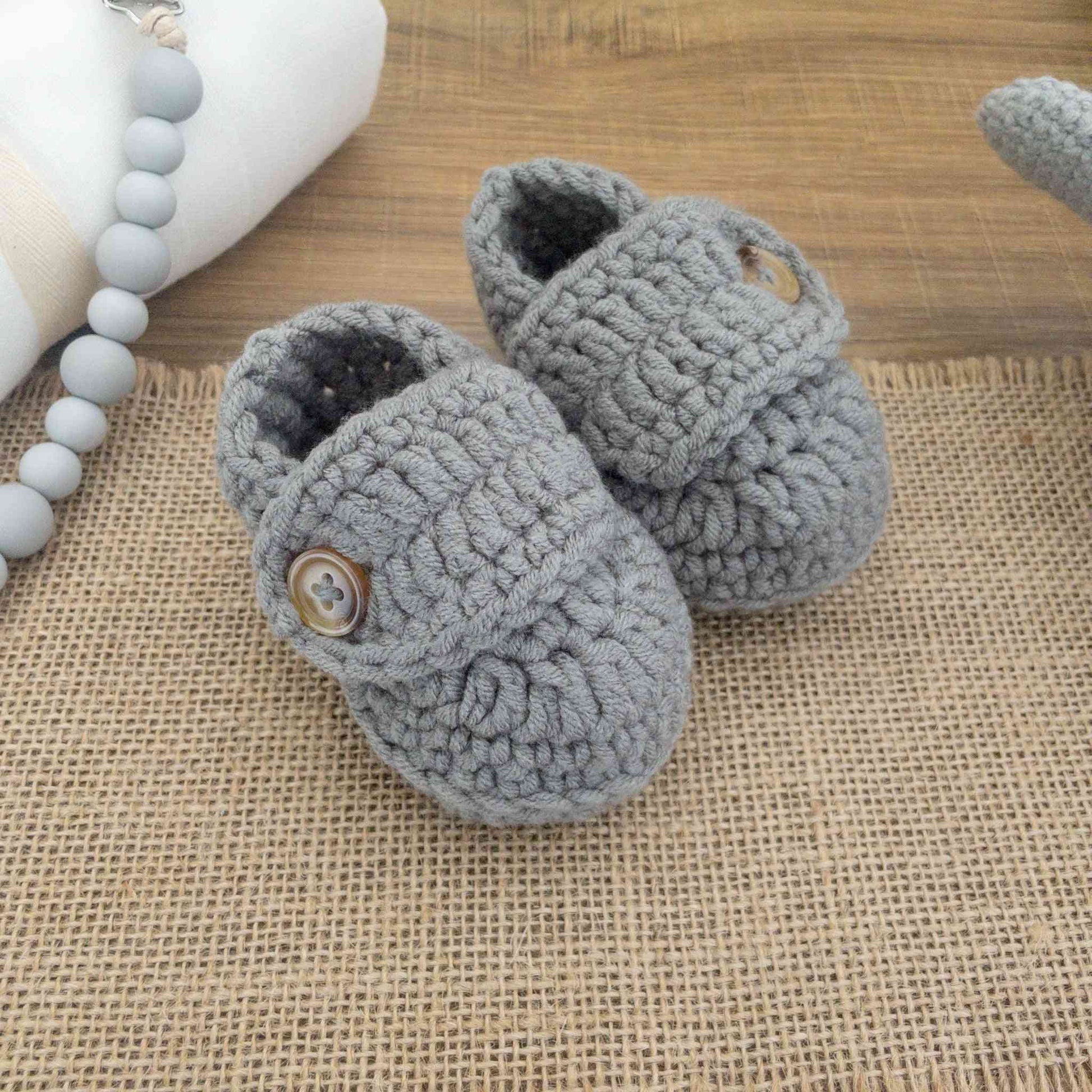 scarpine calzine neonato all'uncinetto in maglia grigie taglia 0-6 mesi