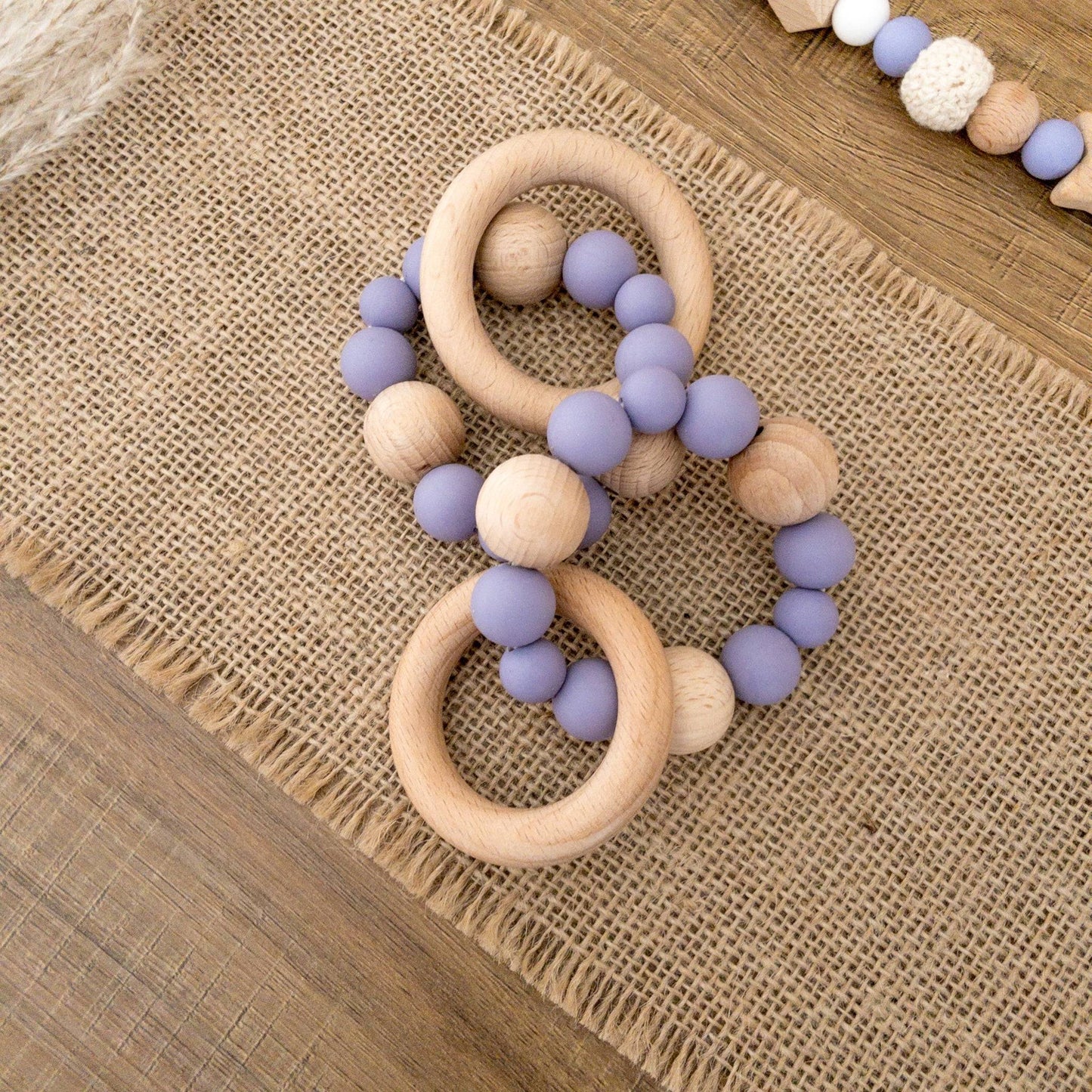 anello sognaglio massagggiangengive in silicone lilla e legno naturale di faggio