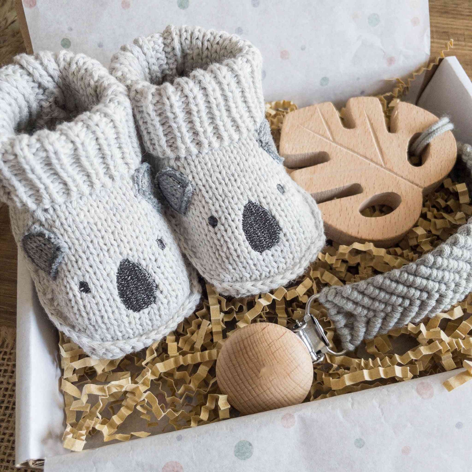 set regalo neonato a tema koala con calzine a maglia a forma di koala massaggiagengive in legno a forma di foglia e catenina clip ciuccio 