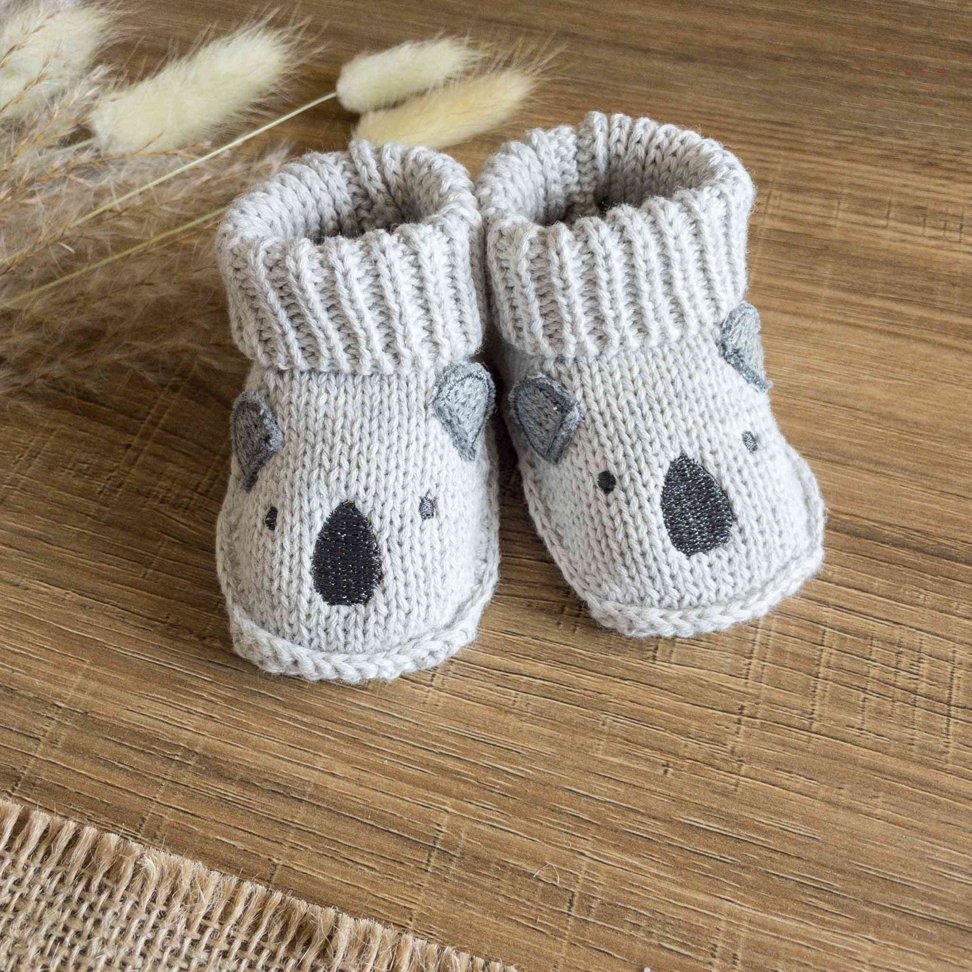 calzine grigie neonato tema koala fatte a maglia con risvolto
