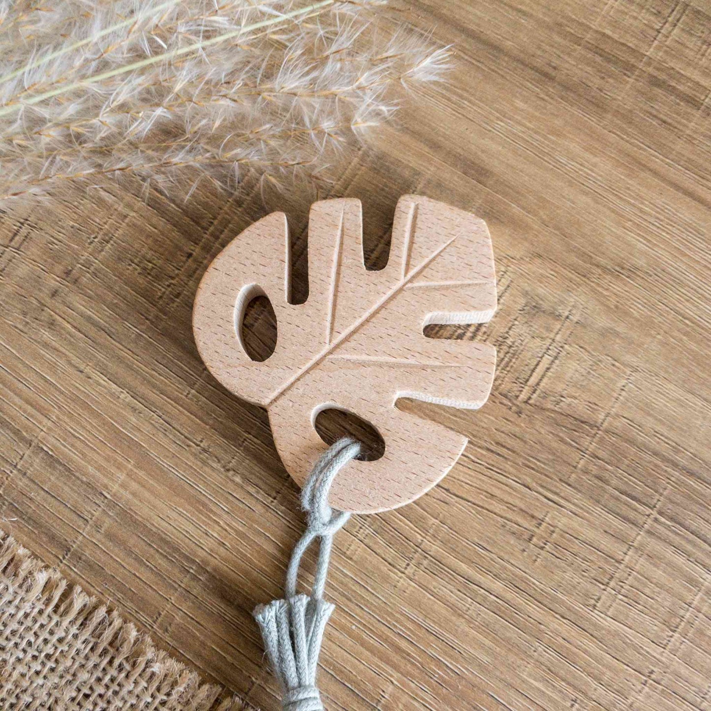 massaggiagengive in legno a forma di foglia
