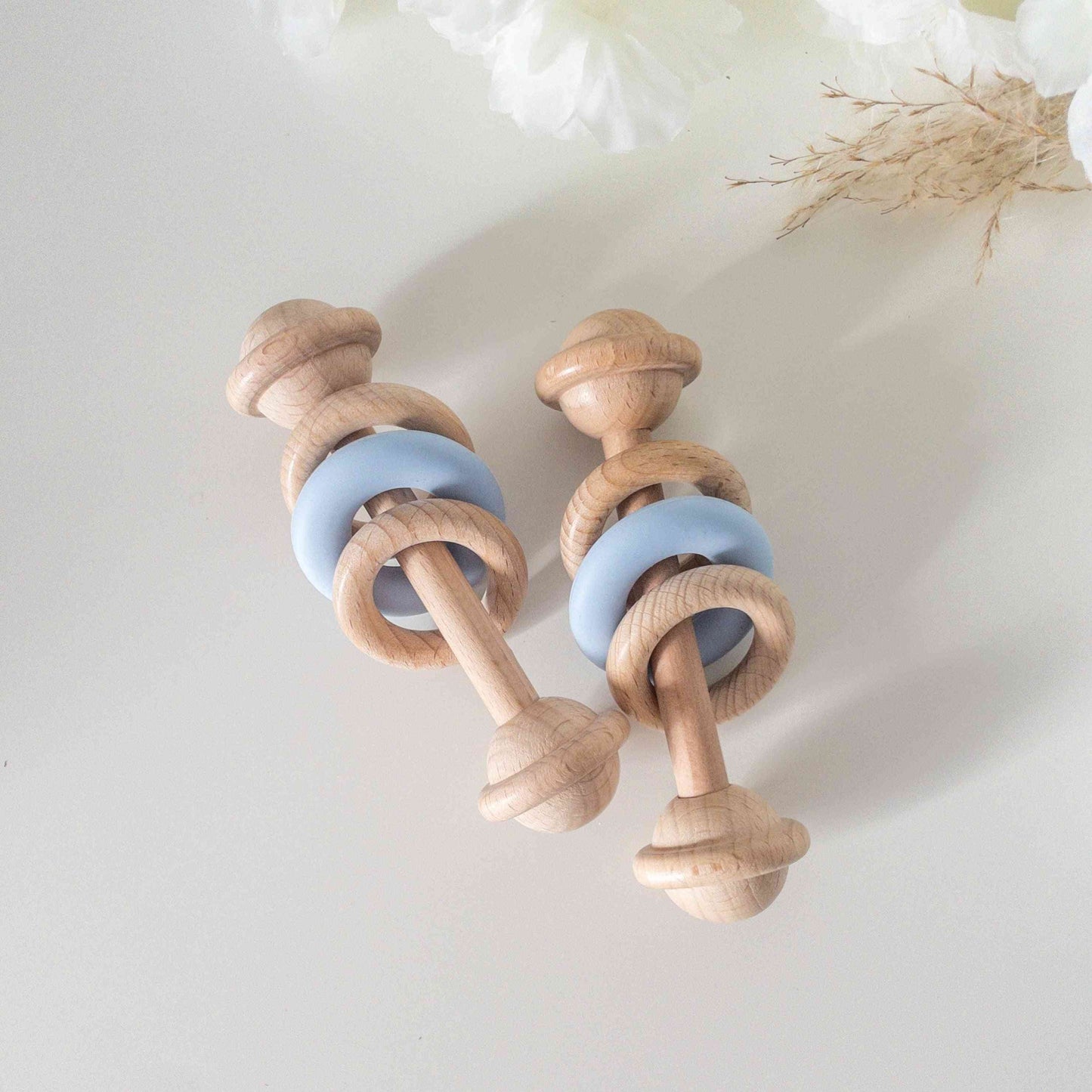 sonaglio neonato sensoriale in legno naturale con anelli e silicone alimentare