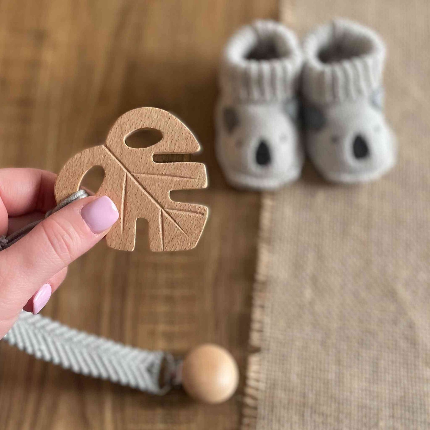 massaggiagengive in legno a forma di foglia