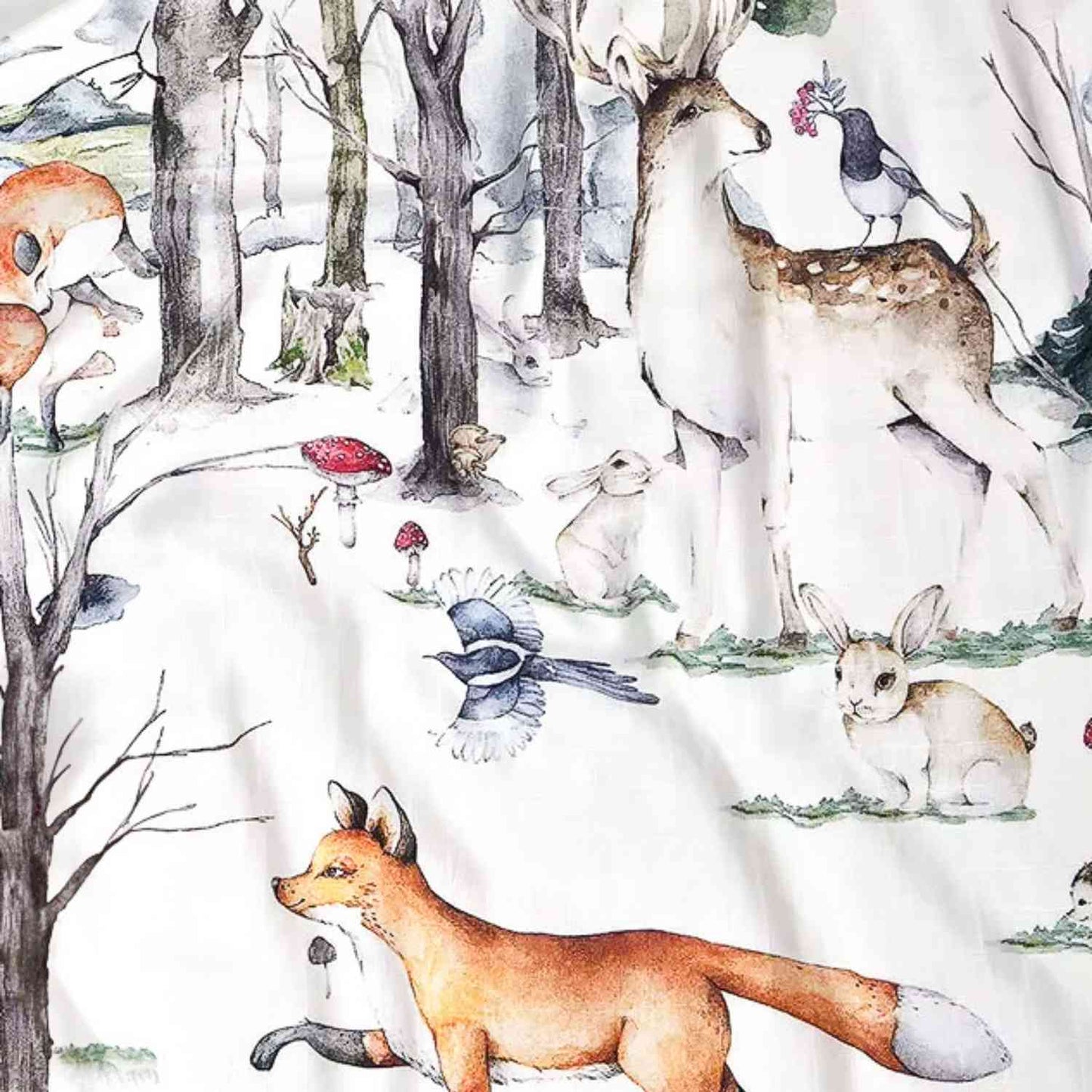 Mussola per neonato in bambù morbida e fresca, con disegno a tema foresta con volpi, cervo, conigli e alberi adatta per fasciatura o allattamento
