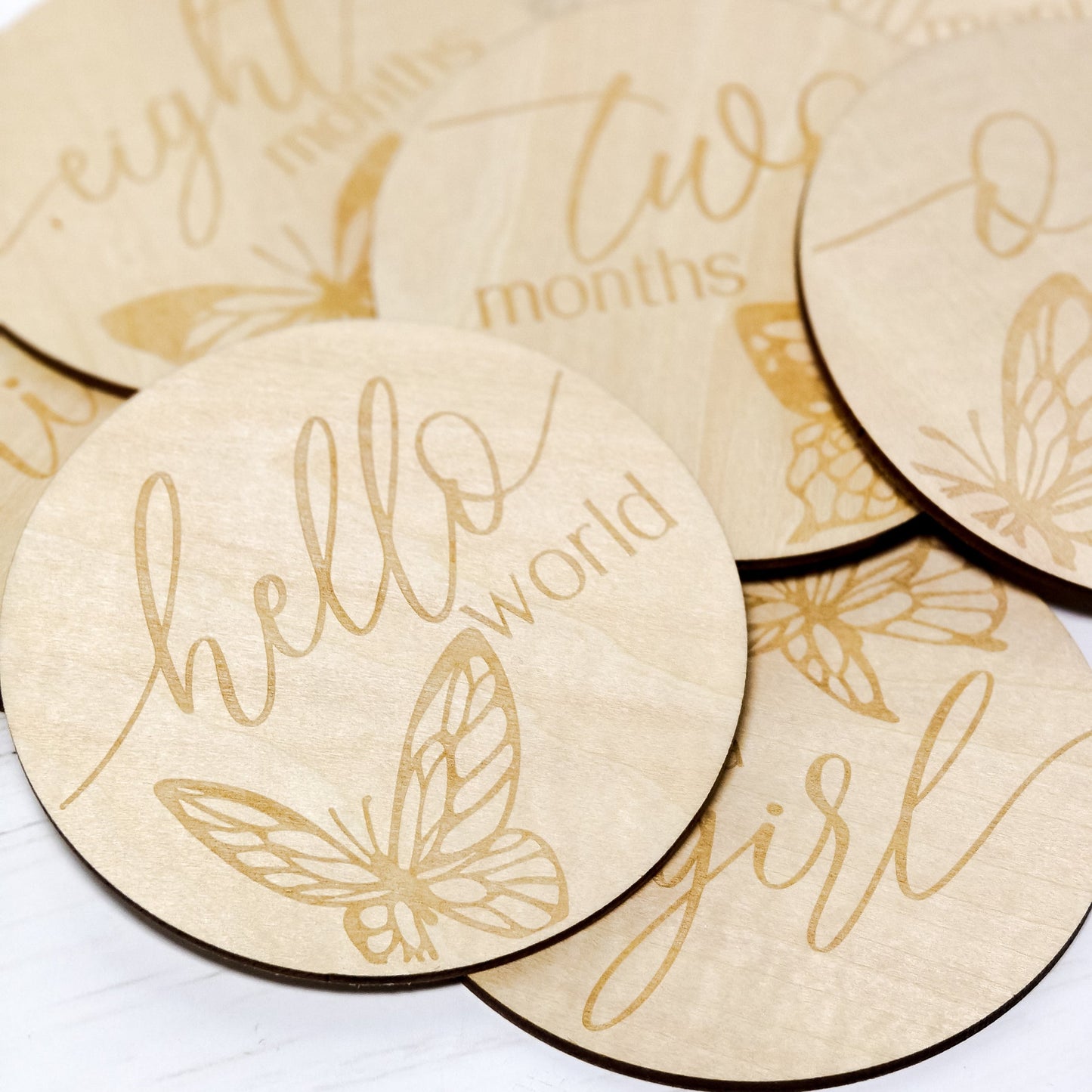 baby milestones con farfalla incise per traguardi mensili neonato, card in legno per fotografia neonato da hello world a 12 mesi