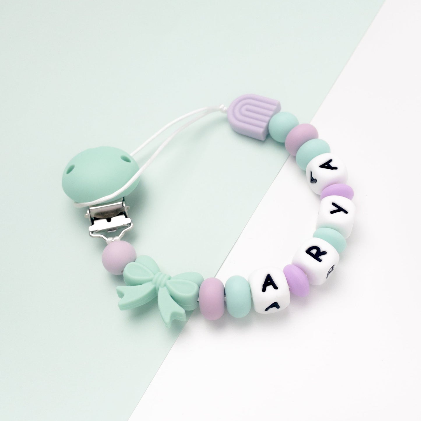 catenella porta ciuccio bambina viola e verde tiffany con nome Arya in silicone alimentare porta massaggiagengive