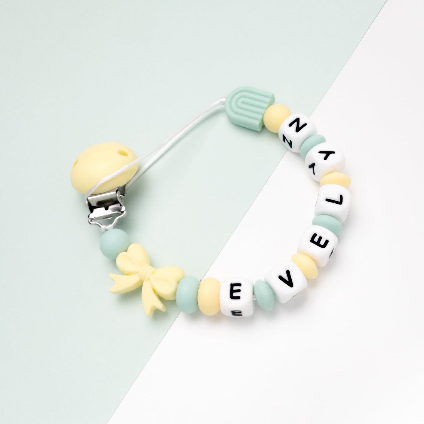 Catenella ciuccio giallo verde con nome Evelyn facile da lavare in silicone, materiali sicuri standard CE colori pastello