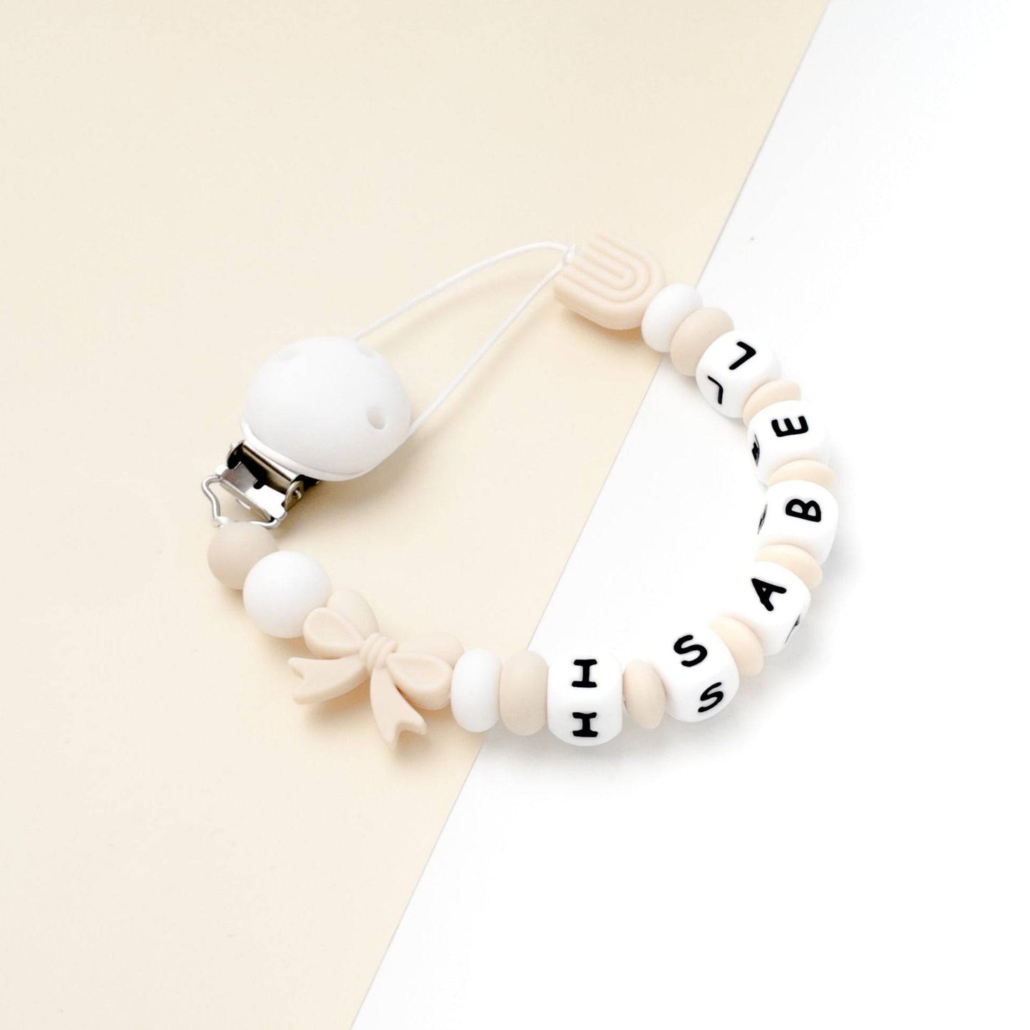 Catenella porta ciuccio per neonata bianca e beige personalizzata con nome in silicone alimentare con perline fiocco e arcobaleno