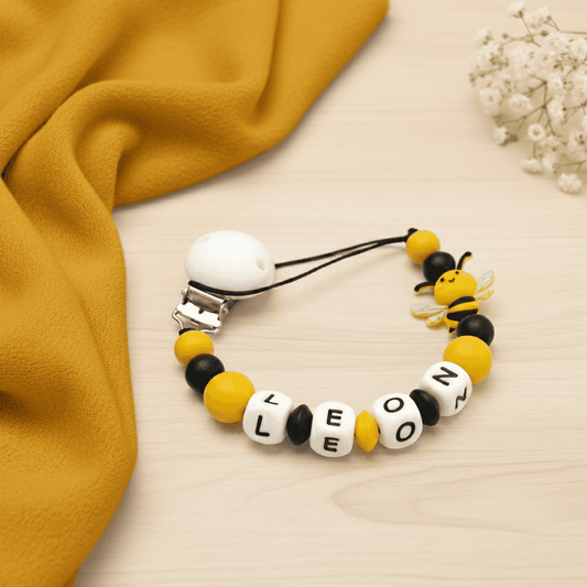 Catenella ciuccio Ape con nome Leon, perline colorate e clip bianca, accessorio unico e artigianale per neonato.