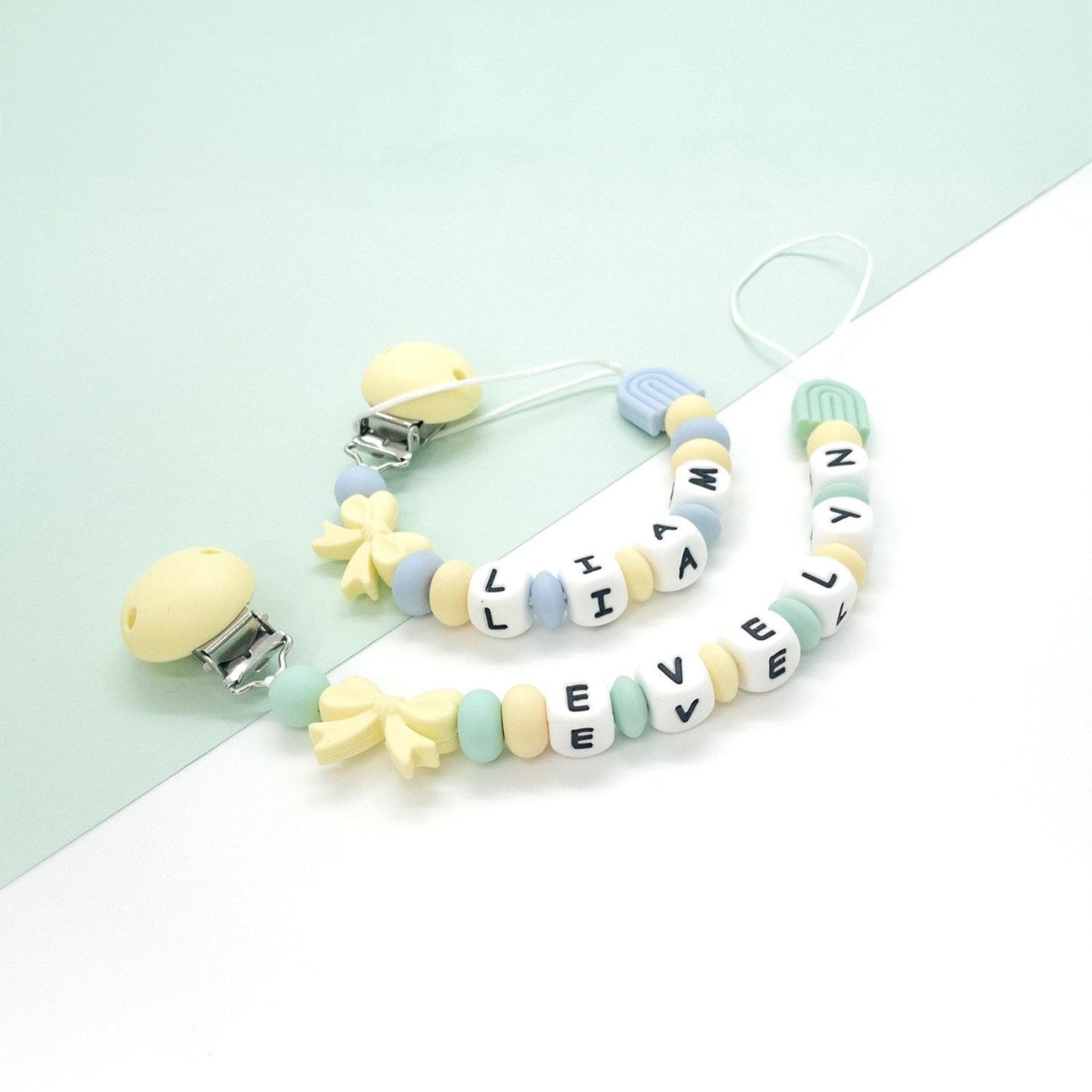 Catenina ciuccio personalizzata gialla con fiocco – Porta ciuccio giallo pastello, decorato con fiocco e perline, perfetto per bebè
