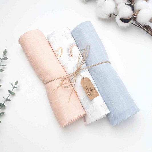 set mussole cotone e bambù neonata femmina colori rosa azzurro arcobaleni e nuvole multi pack convenienza scorta cambi e borse