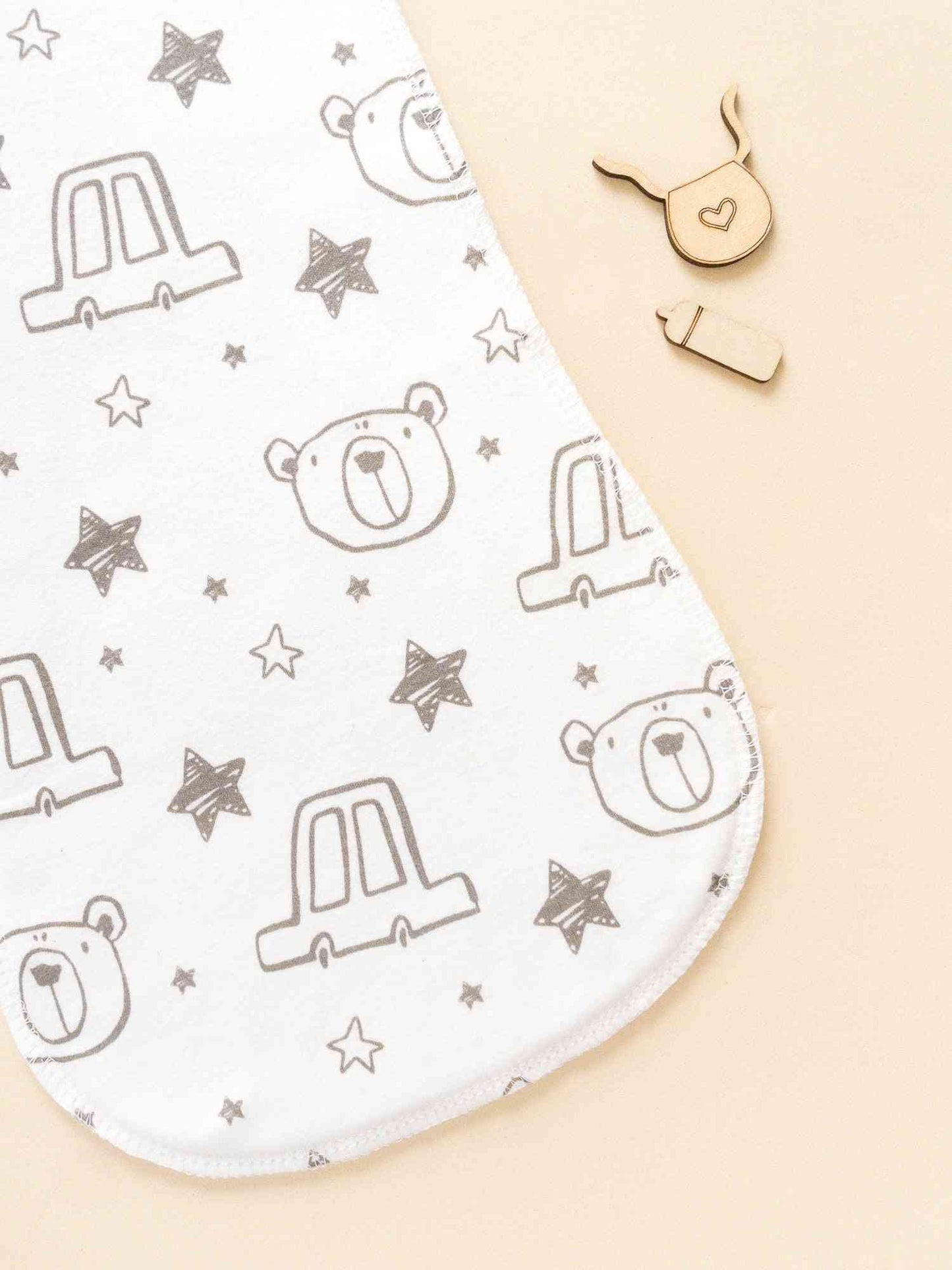 Panni anti-rigurgito per bambini, in cotone morbido, perfetti per prevenire macchie e disagi fantasia bianco e grigio con orsi stelle e automobili