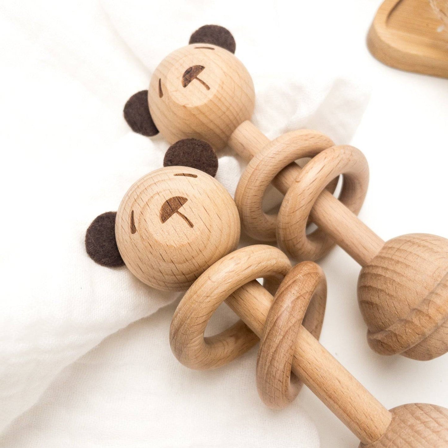 Sonaglio neonato in legno naturale con anelli, sonaglio in legno orso sensoriale
