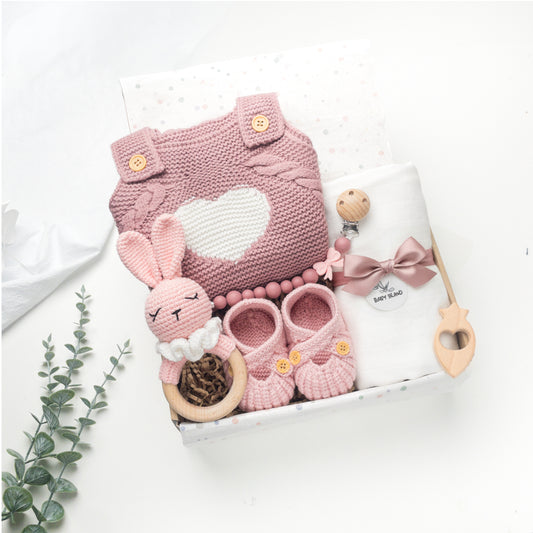 Set regalo per neonata, idea regalo per neonata originale, regalo per neonata femmina colore rosa con vari accessori per cura del neonato con coniglietto sonaglio