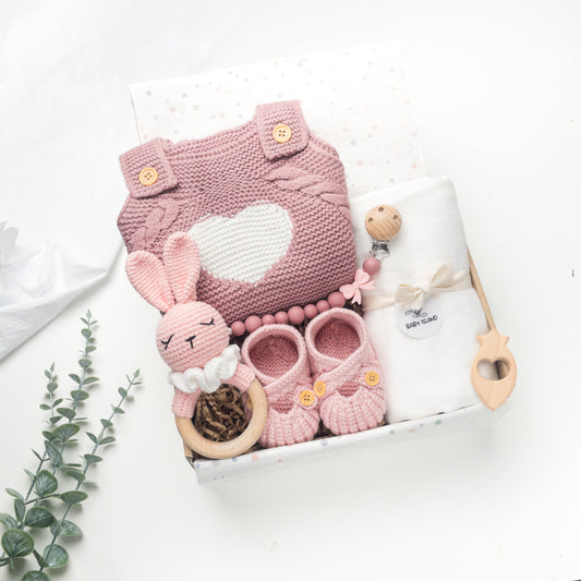 Set regalo per neonata, idea regalo per neonata originale, regalo per neonata femmina colore rosa con vari accessori per cura del neonato con coniglietto sonaglio
