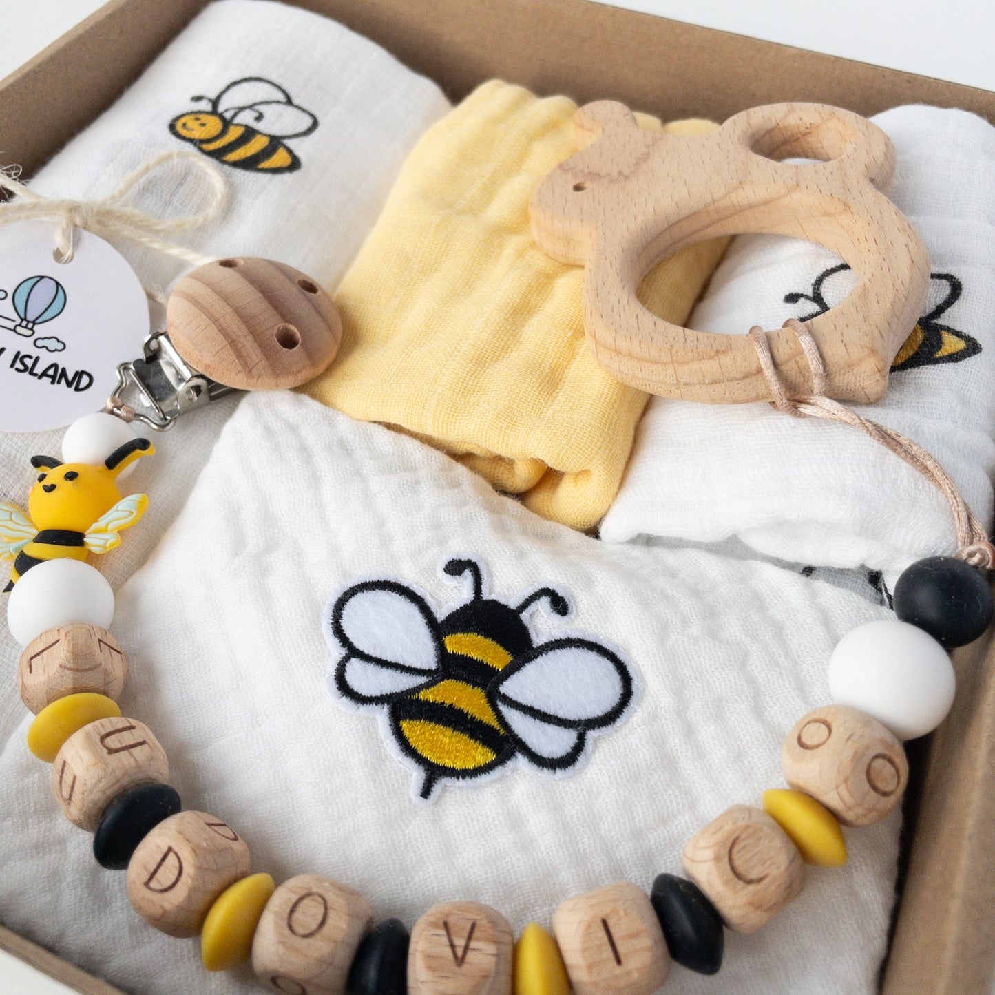 Set neonato con apetta in legno e catenella portaciuccio ape personalizzata con ape, include mussole e fazzoletti per la cura del neonato gialle e bianche con piccole api in 100% cotone