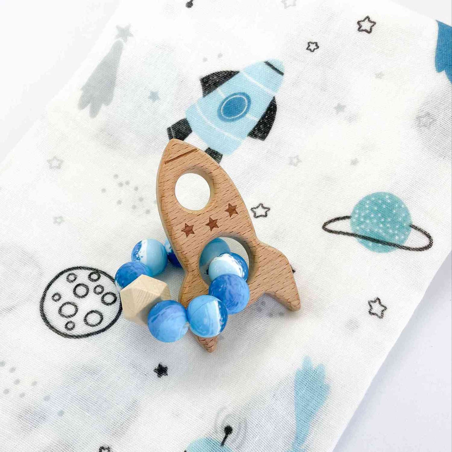sonaglio razzo in legno e silicone dentizione neonato