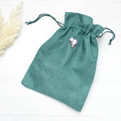 Sacchetto con coulisse verde pavone decorato con piccola mongolfiera, confezione per i palloncini in acrilico per fotografia traguardi mensili neonato