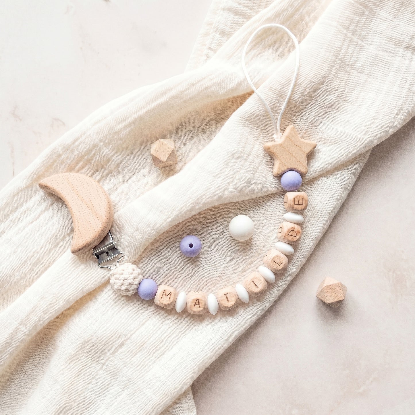 catenella porta ciuccio viola lilla per neonata personalizzata con nome in legno e silicone