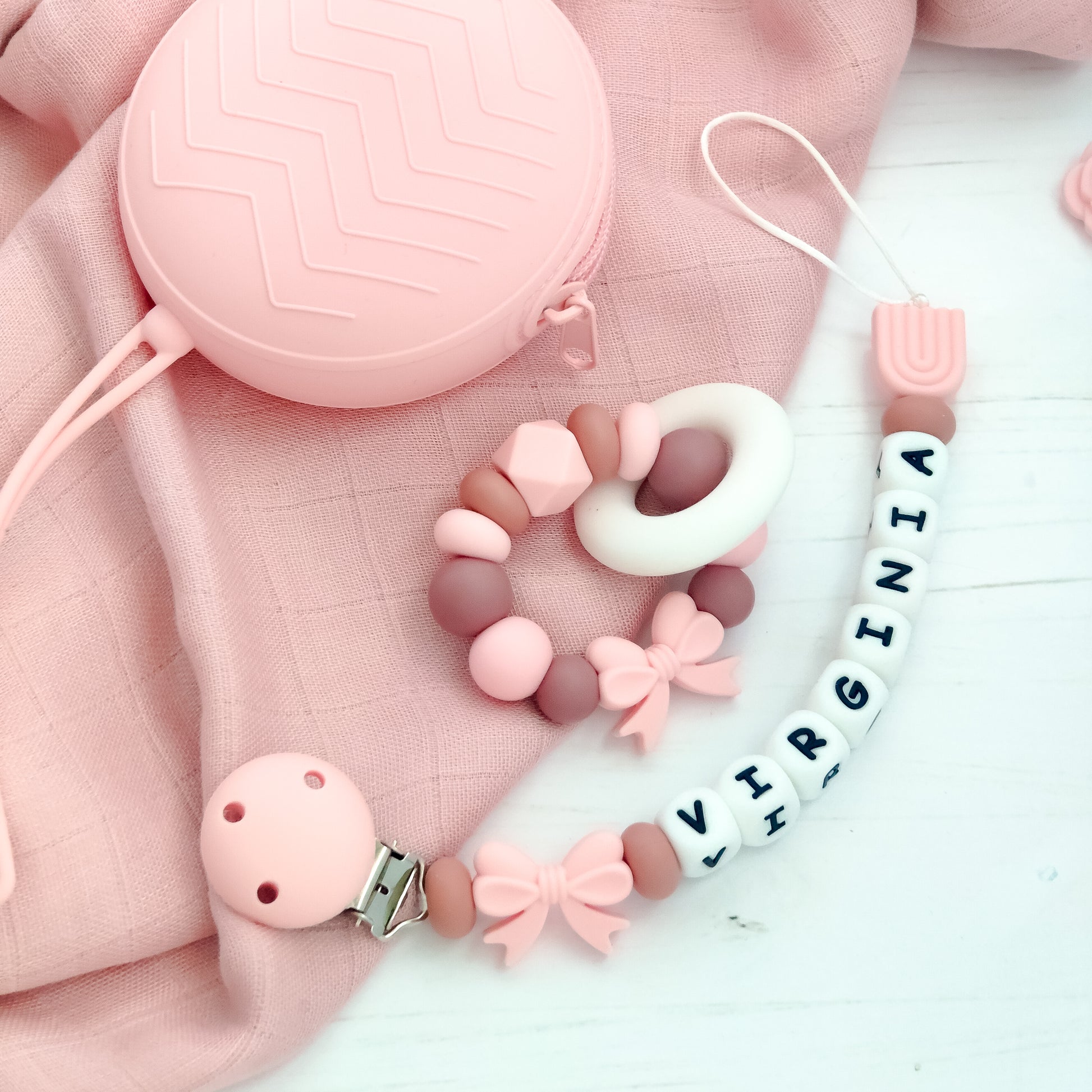 catenella porta ciuccio rosa personalizzato con nome