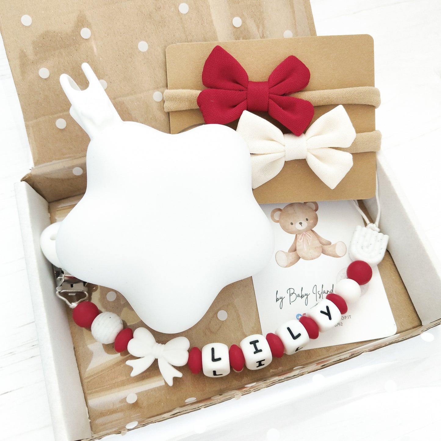 Set regalo per neonata con custodia porta ciuccio a forma di stella bianca, catenella personalizzata con nome Lily e fasce con fiocco rosso e crema