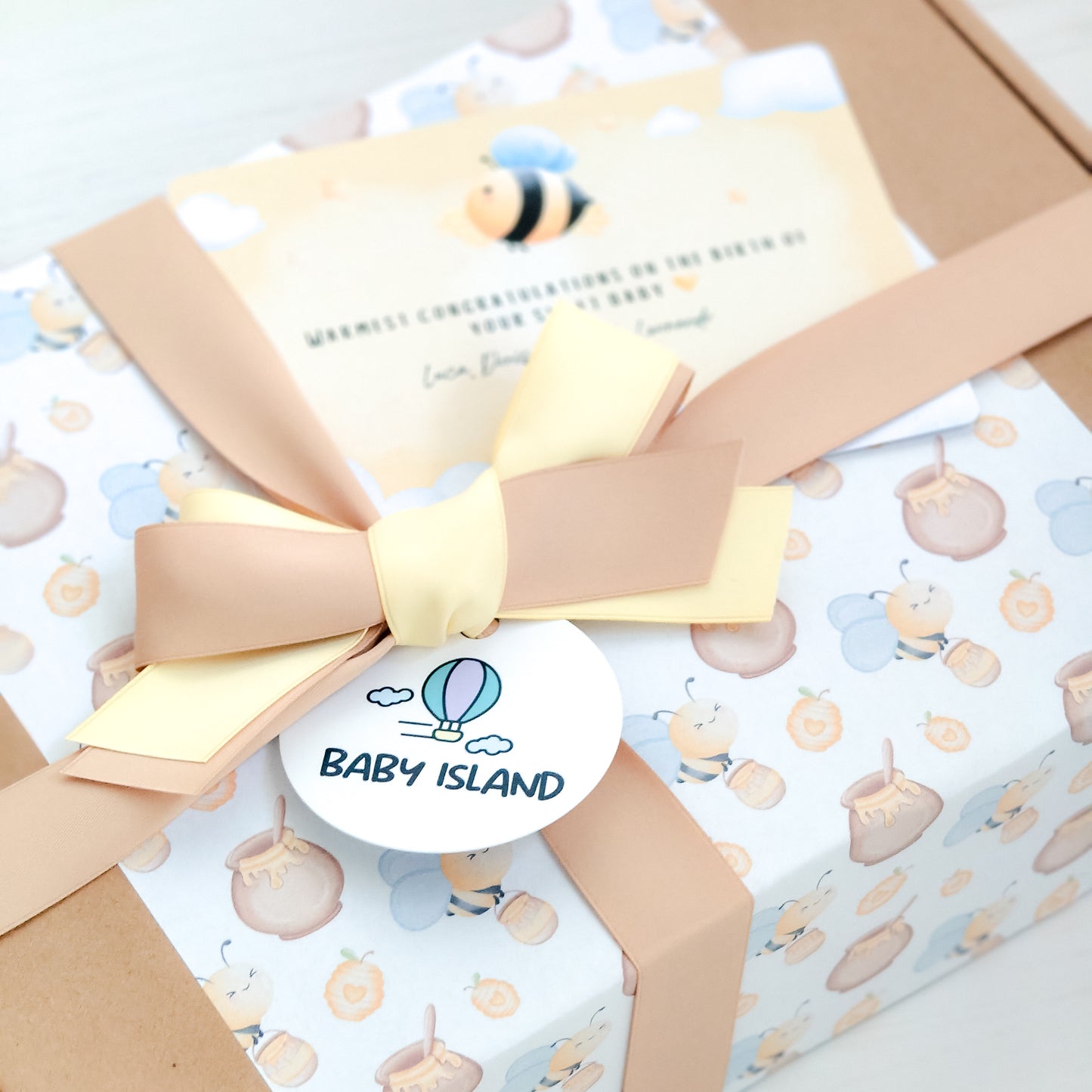 confezione regalo per neonato a tema ape