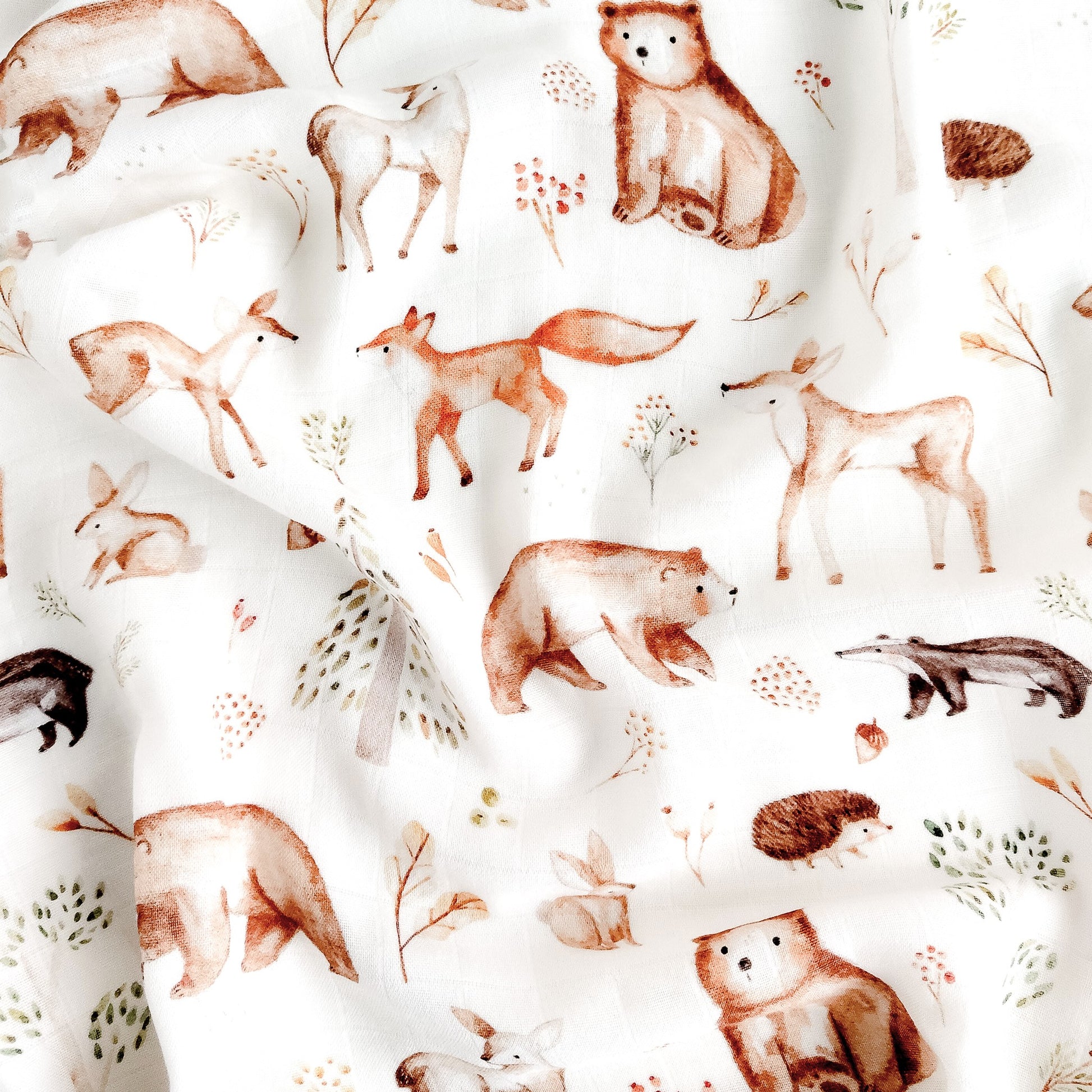 Mussole neonato in cotone e bambù con stampa di animali del bosco, colori neutri, morbida e avvolgente, ideale per fasciatura e gioco