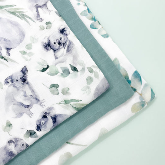 Set di mussole neonato con fantasia koala, fantasia eucalipto e tinta unita verde. Cotone e bambù