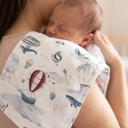 Salvietta per ruttino neonato in cotone morbido con stampa di panda, perfetta per assorbire rigurgiti e mantenere l'igiene durante l'allattamento.