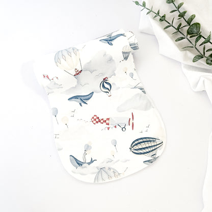 Set di 5 salviette in cotone morbido con stampa di mongolfiere, nuvole e panda, ideali per proteggere i vestiti del neonato da rigurgiti.
