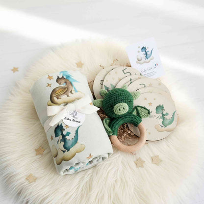 Set regalo neonato draghi con mussola in cotone e bambù, sonaglino e cards mensili su fondo peluche | Baby Island.