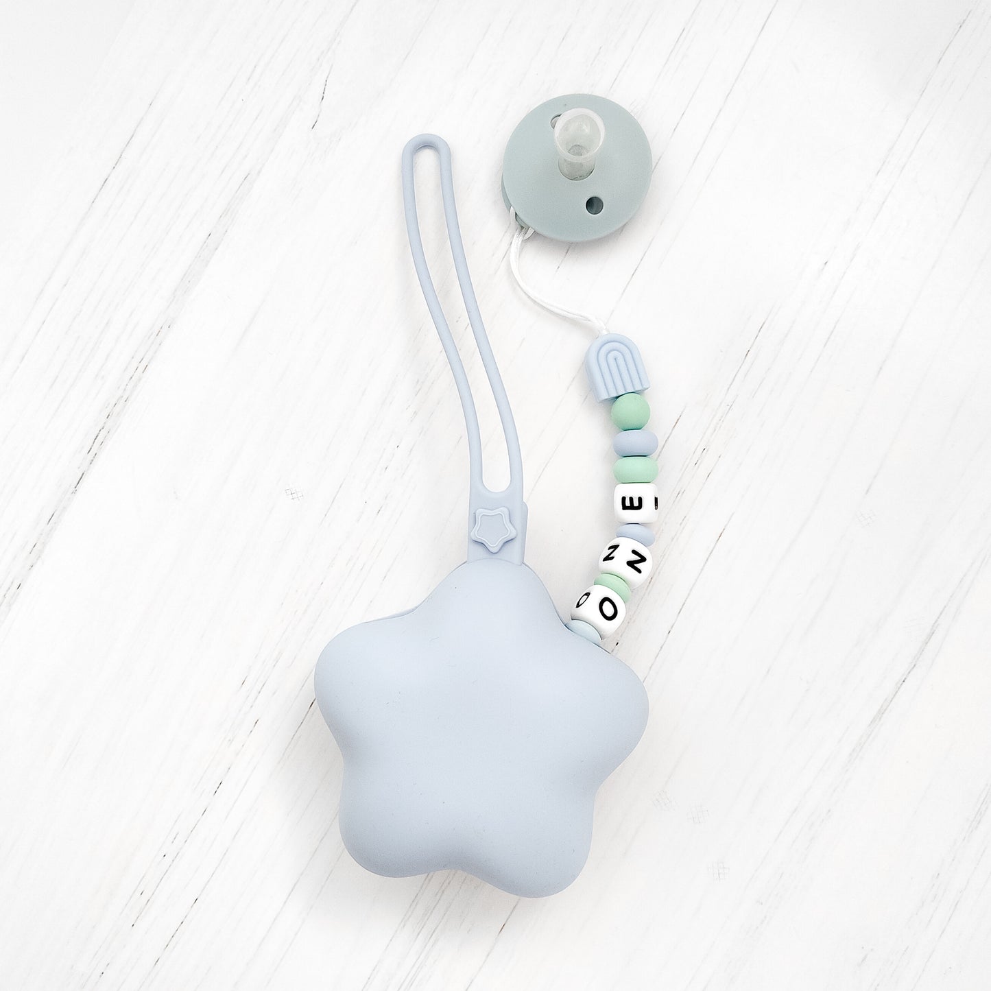 Porta ciuccio a forma di stella azzurra con catenella personalizzata LEONE, perfetto per neonati maschi Baby Island.