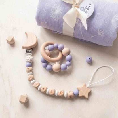 Set regalo neonato personalizzato con mussola lilla e dettagli di fiocchi di neve, tessuto in bambù e cotone, dimensioni 120x110 cm.