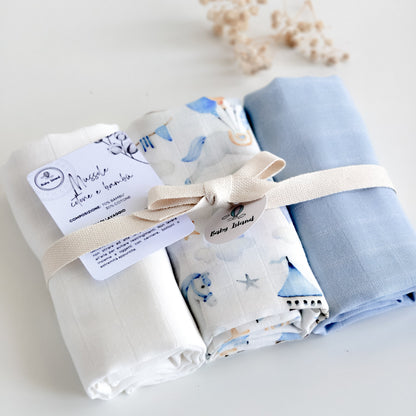 Set di mussole per neonato fantasia azzurro unicorni e castelli e tinta unita bianca e azzurro, morbide in cotone e bambù